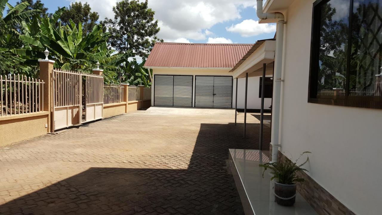 Kilimanjaro Country House Moshi Luaran gambar